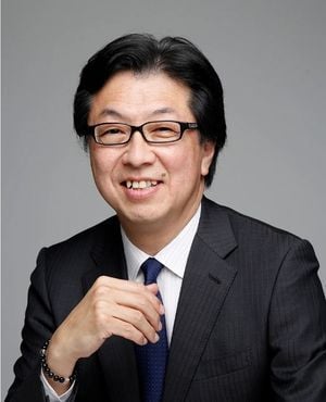 yamamoto_300_370